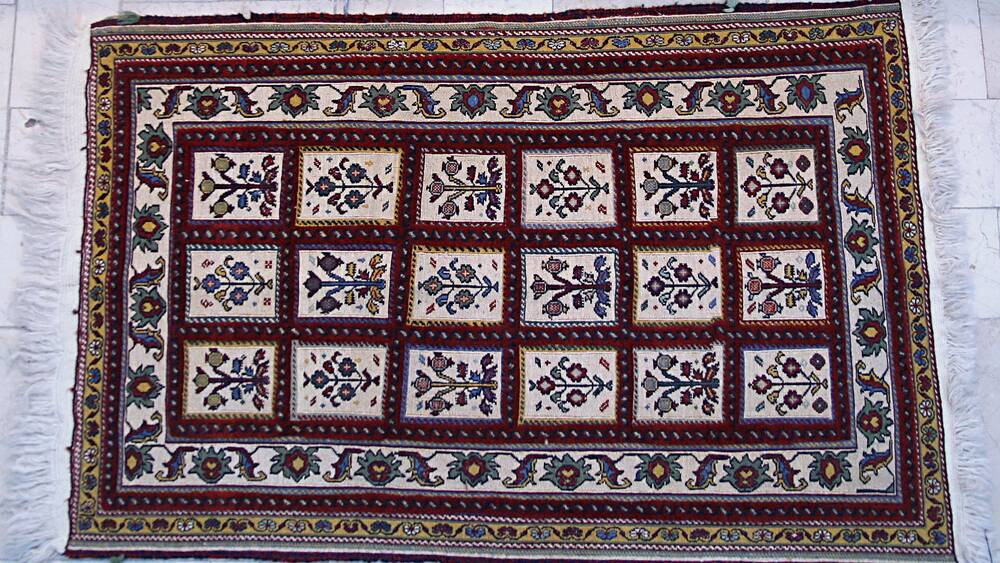 Shirikipich Kilim (un tipo de alfombra) de Sirjan (Provincia de Kerman)